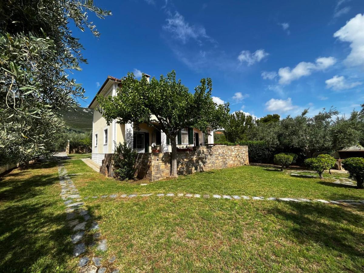 Villa Liana Sourpi エクステリア 写真
